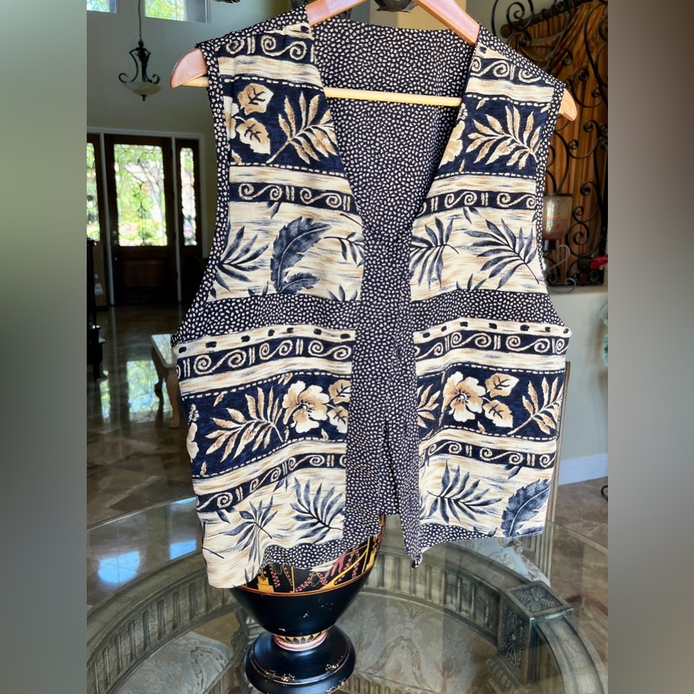 Handsewn Polynesian Tropical Hibiscus Abstract  Woman’s Vest Rayon Sz10-12